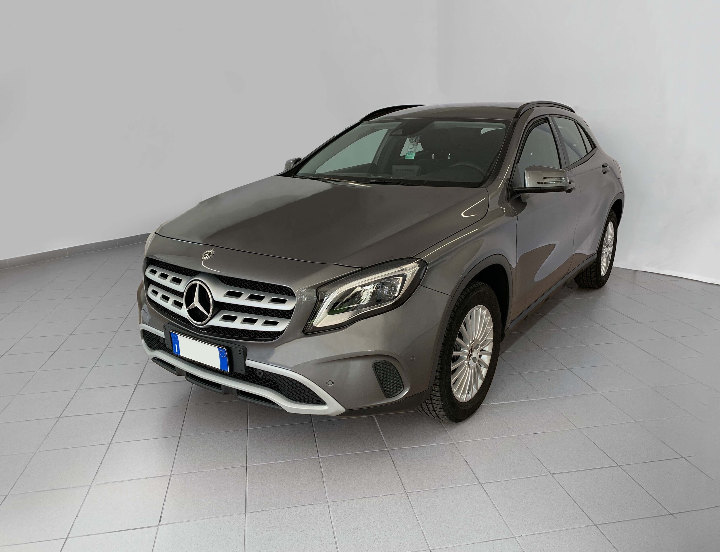 MERCEDES GLA CROSSOVER 200 D AUTOMATIC BUS. EXTRA 001 usata