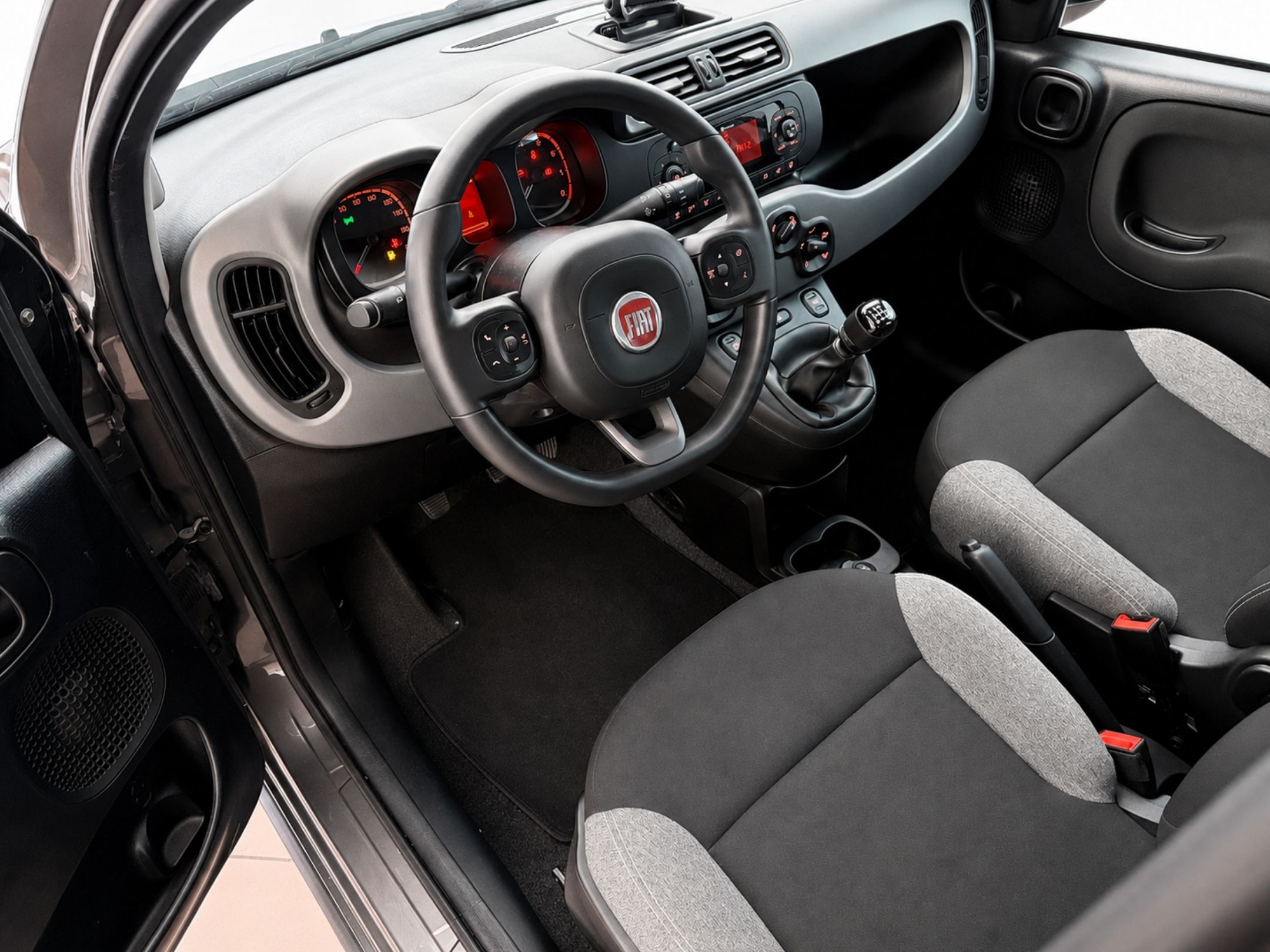 FIAT PANDA BERLINA 1.0 70CV SES HYBRID CITY LIFE - 911 - 10 - AutoCerra - Concessionaria | Officina a Lamezia Terme FIAT PANDA BERLINA 1.0 70CV SES HYBRID CITY LIFE – 911