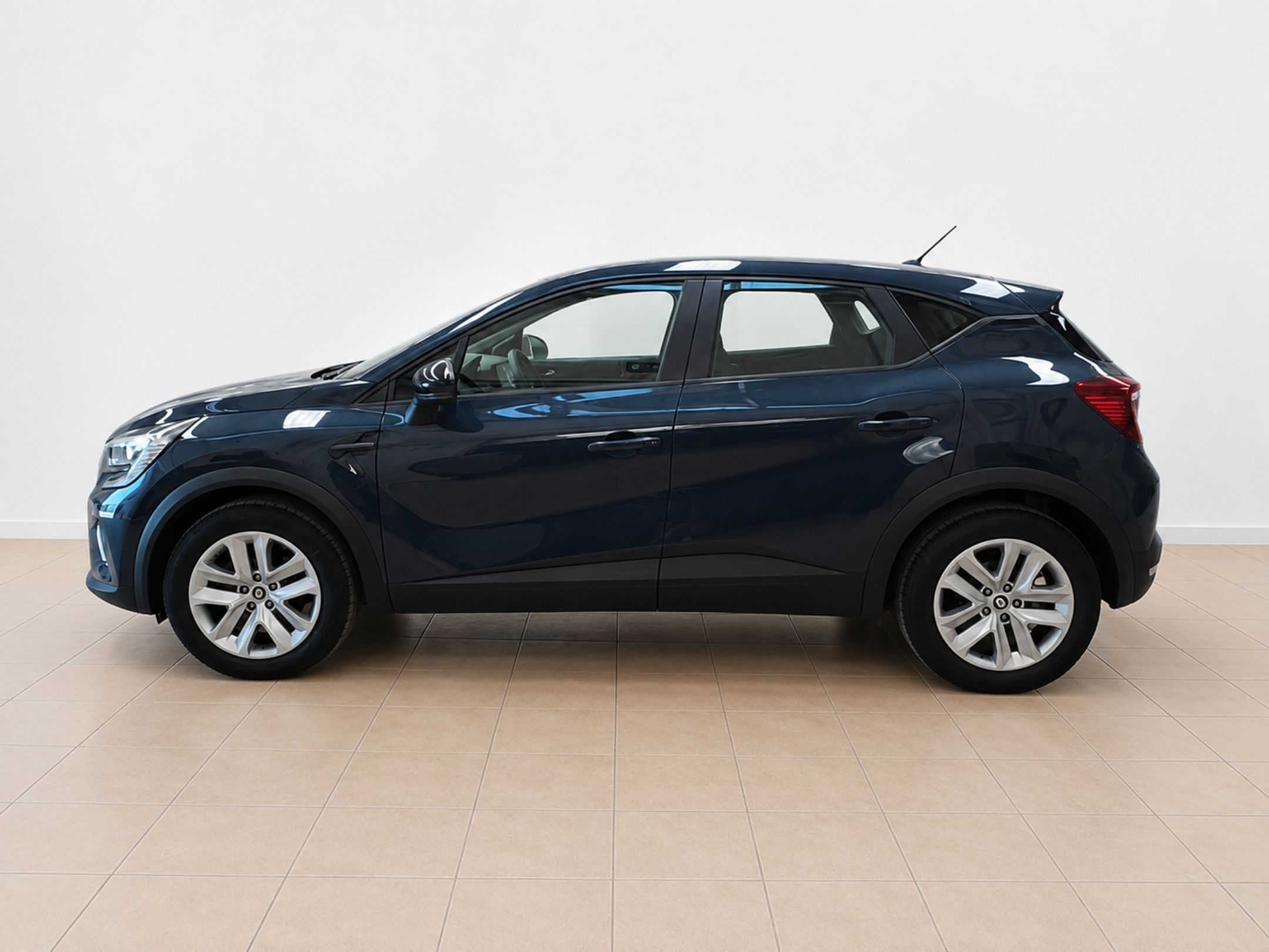 RENAULT CAPTUR SUV 1.6 E-TECH HEV 105KW EQUILIBRE AUTO - 915 - 1 - AutoCerra - Concessionaria | Officina a Lamezia Terme RENAULT CAPTUR SUV 1.6 E-TECH HEV 105KW EQUILIBRE AUTO – 915