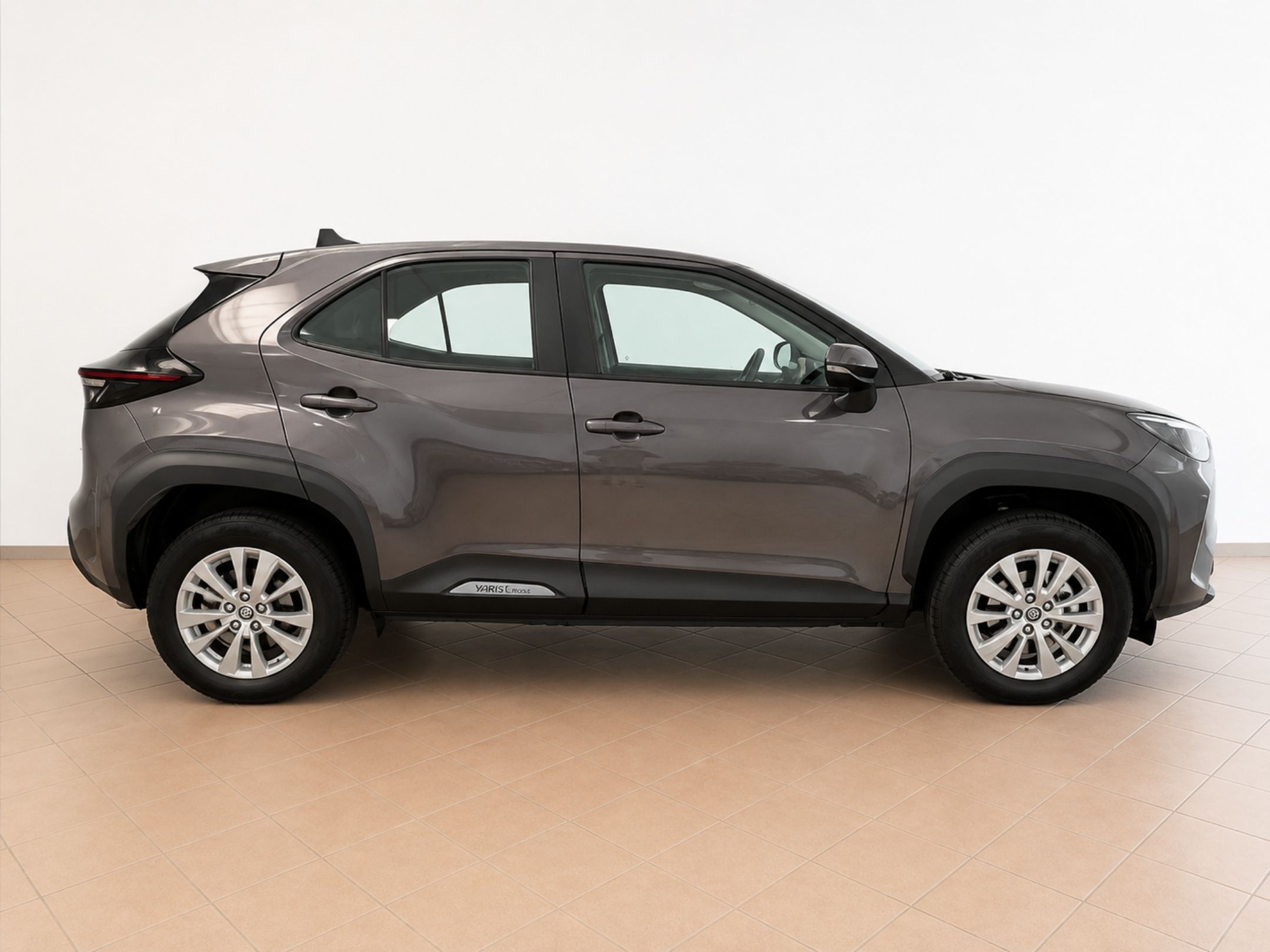 TOYOTA YARIS CROSS SUV 1.5H (116 CV) E-CVT BUSINESS - 905 - 3 - AutoCerra - Concessionaria | Officina a Lamezia Terme TOYOTA YARIS CROSS SUV 1.5H (116 CV) E-CVT BUSINESS – 905