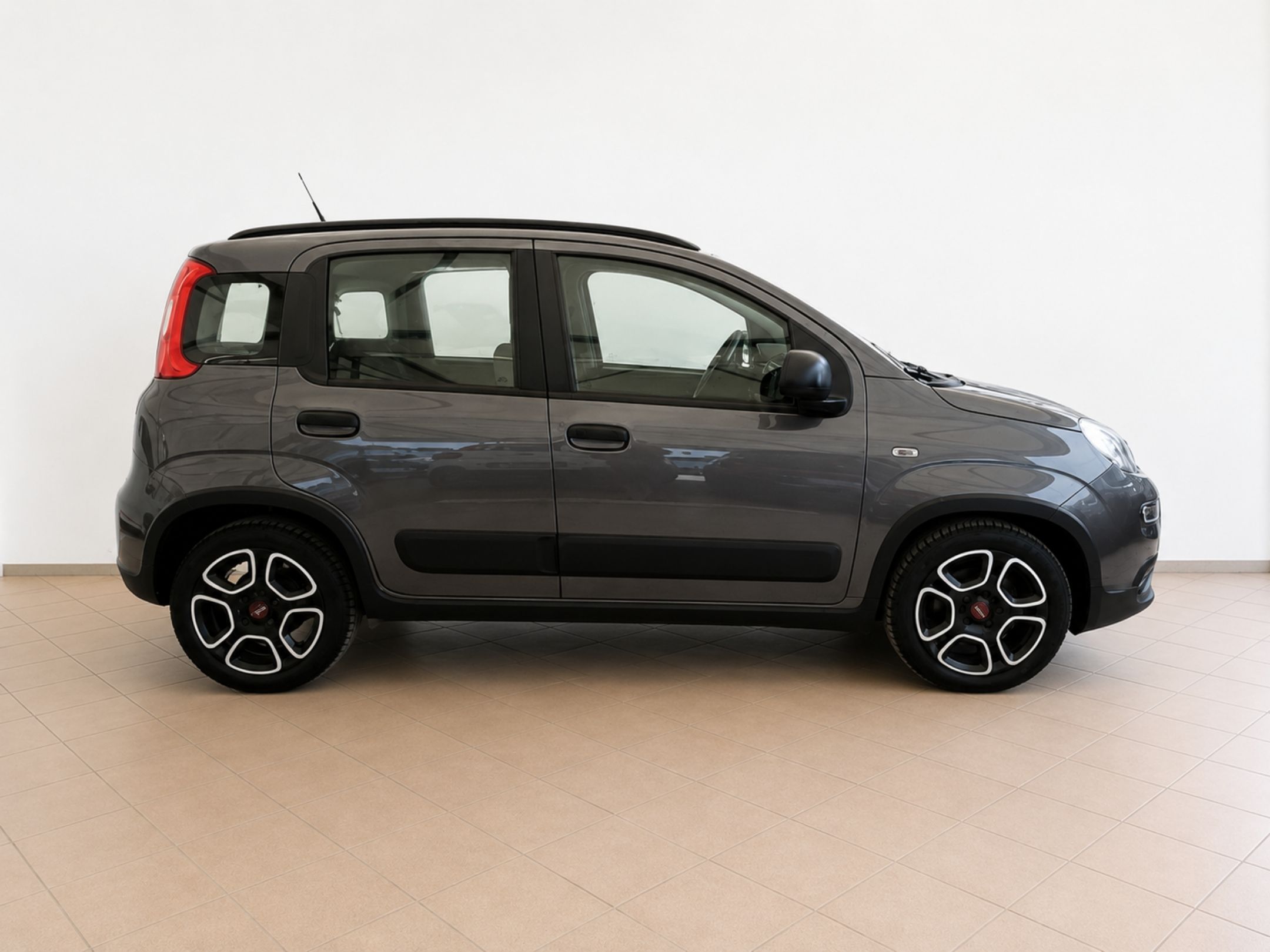 FIAT PANDA BERLINA 1.0 70CV SES HYBRID CITY LIFE - 911 - 3 - AutoCerra - Concessionaria | Officina a Lamezia Terme FIAT PANDA BERLINA 1.0 70CV SES HYBRID CITY LIFE – 911