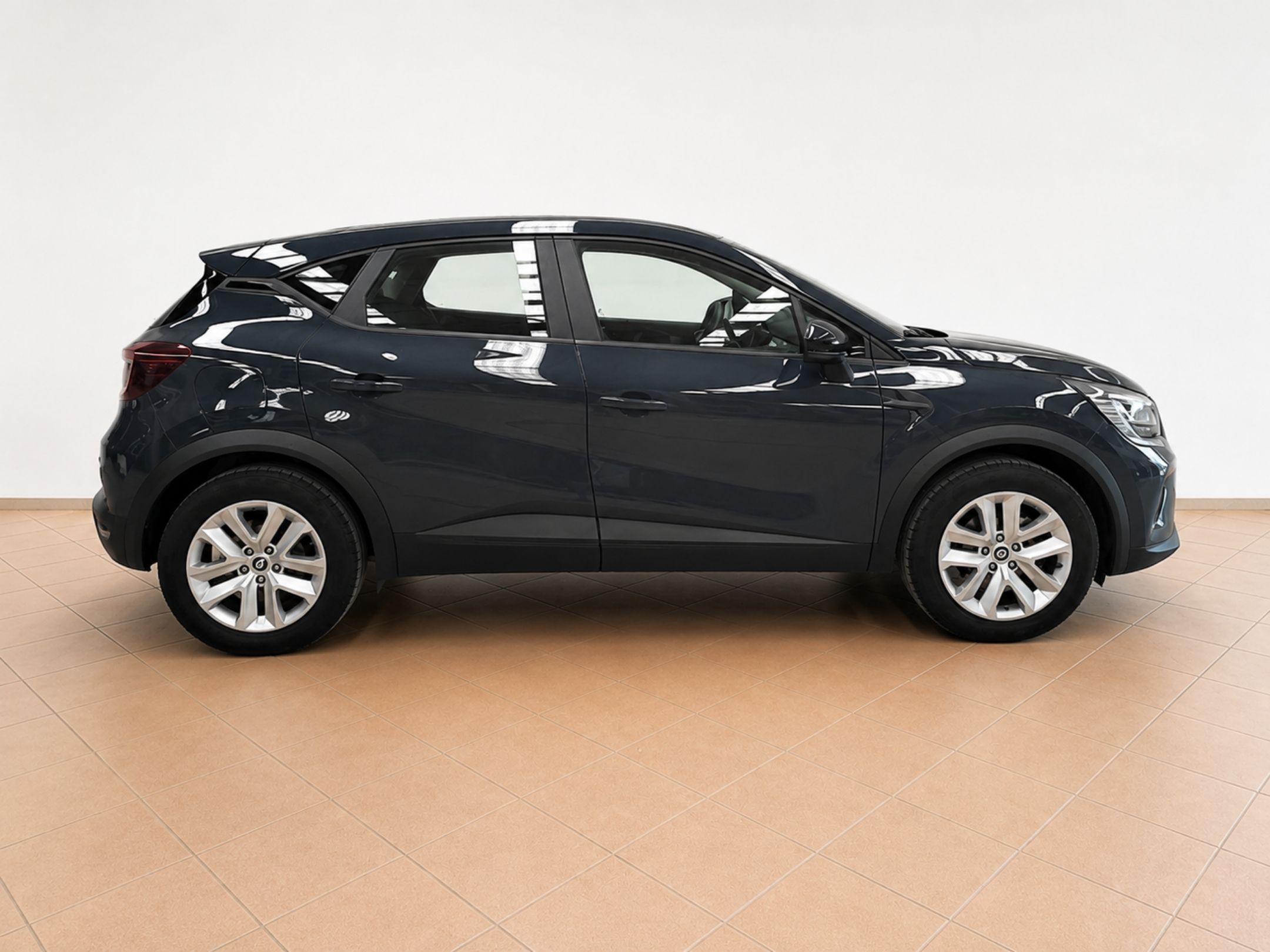 RENAULT CAPTUR SUV 1.6 E-TECH HEV 105KW EQUILIBRE AUTO - 915 - 3 - AutoCerra - Concessionaria | Officina a Lamezia Terme RENAULT CAPTUR SUV 1.6 E-TECH HEV 105KW EQUILIBRE AUTO – 915
