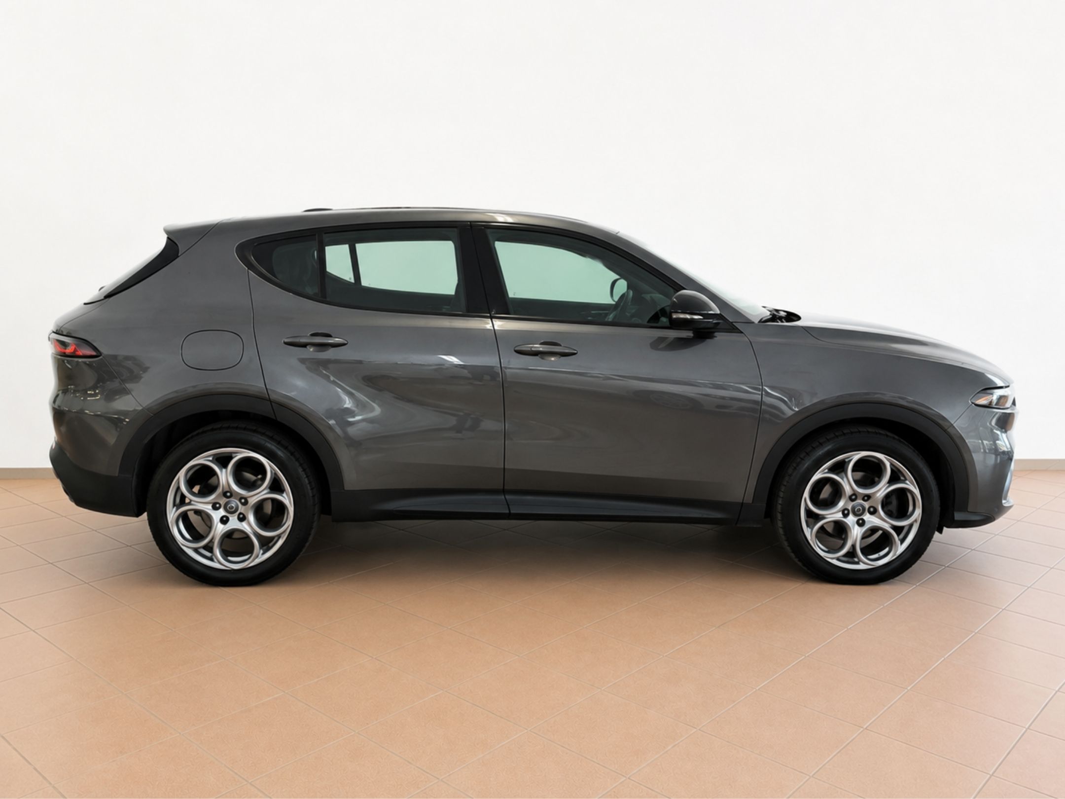 ---IN ARRIVO--- ALFAROMEO TONALE SUV 1.6 DIESEL 130CV TCT6 SPRINT - 901 - 3 - AutoCerra - Concessionaria | Officina a Lamezia Terme —IN ARRIVO— ALFAROMEO TONALE SUV 1.6 DIESEL 130CV TCT6 SPRINT – 901