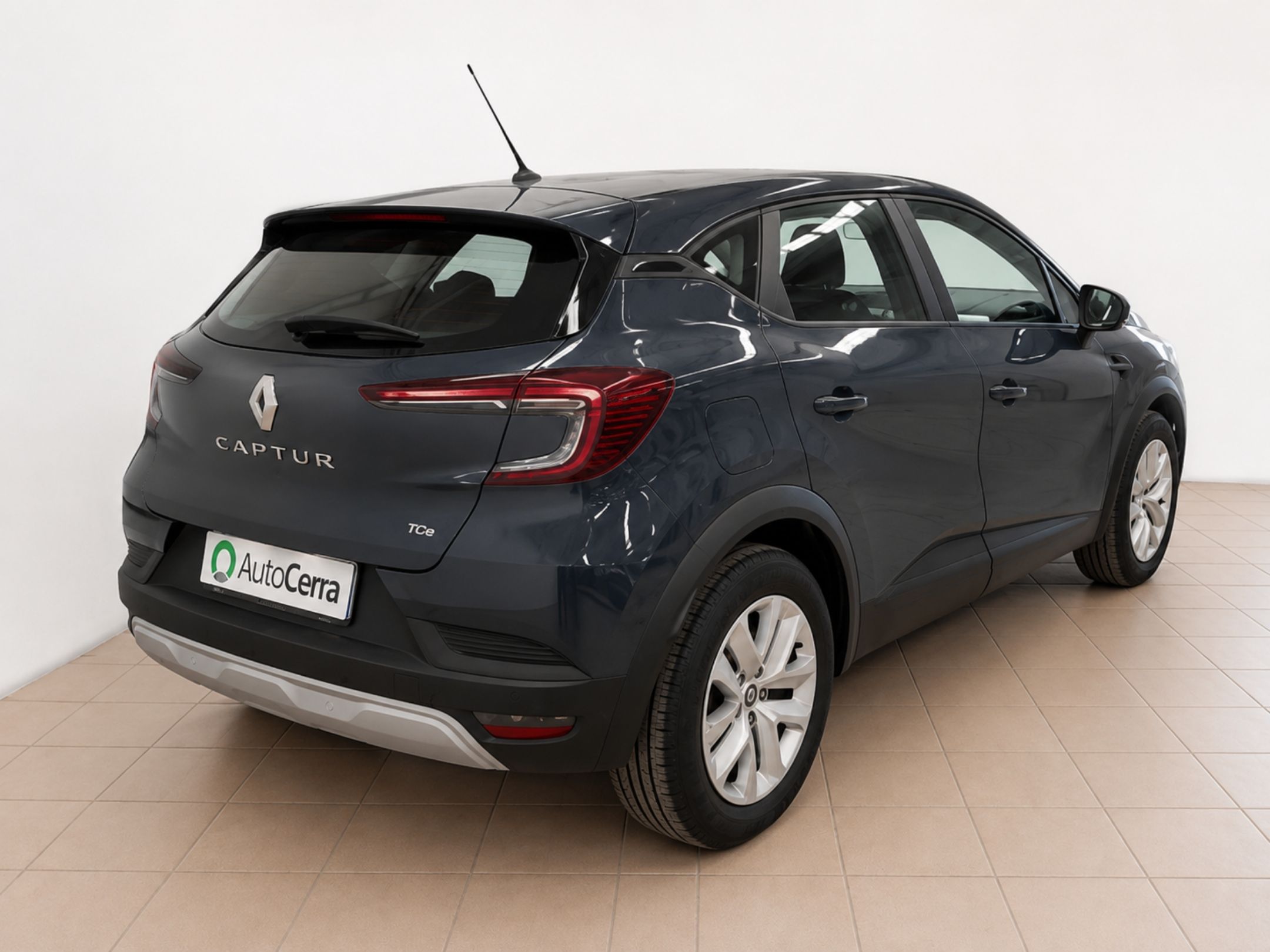 RENAULT CAPTUR SUV 1.6 E-TECH HEV 105KW EQUILIBRE AUTO - 915 - 4 - AutoCerra - Concessionaria | Officina a Lamezia Terme RENAULT CAPTUR SUV 1.6 E-TECH HEV 105KW EQUILIBRE AUTO – 915