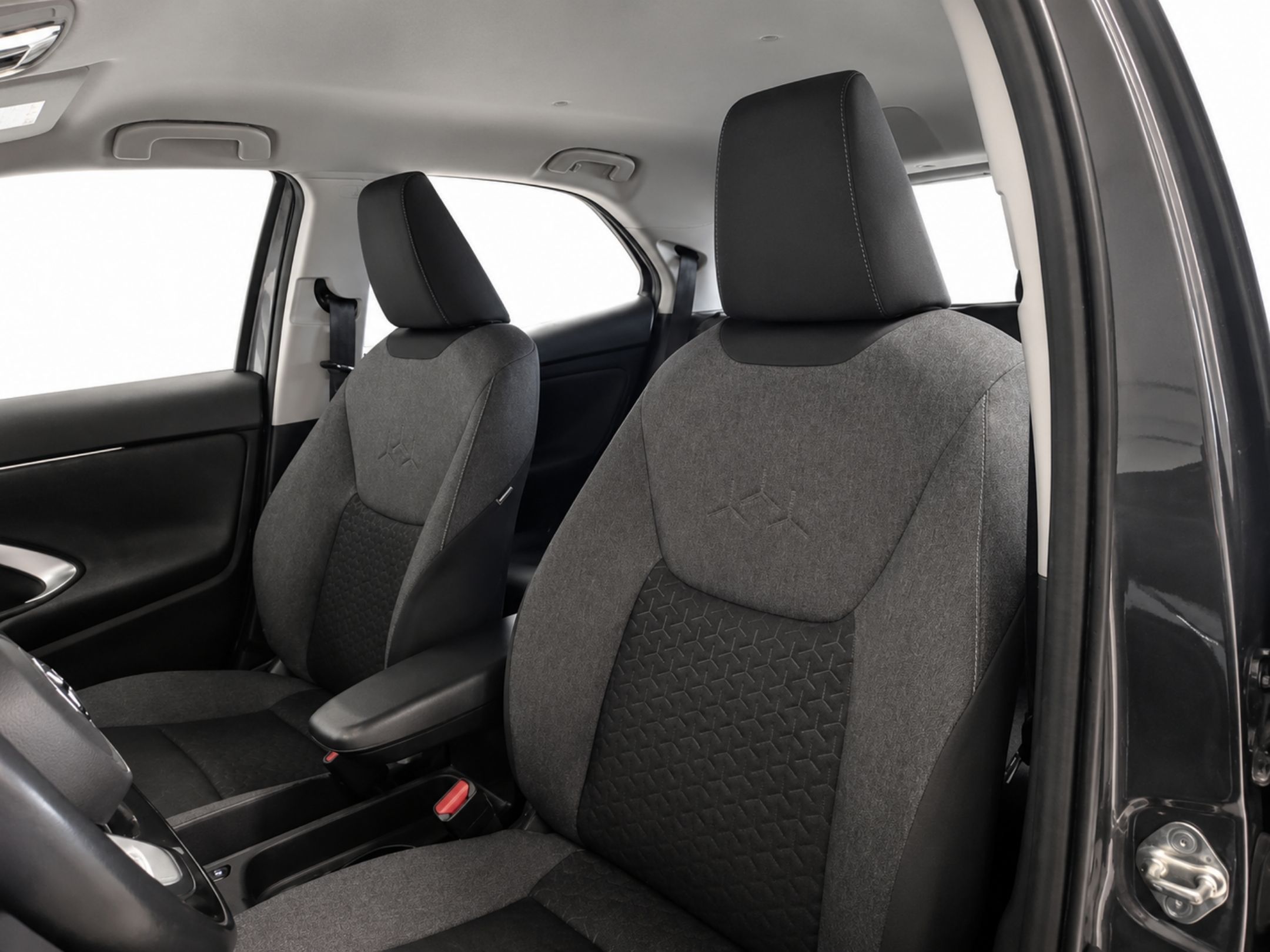 TOYOTA YARIS CROSS SUV 1.5H (116 CV) E-CVT BUSINESS - 905 - 6 - AutoCerra - Concessionaria | Officina a Lamezia Terme TOYOTA YARIS CROSS SUV 1.5H (116 CV) E-CVT BUSINESS – 905