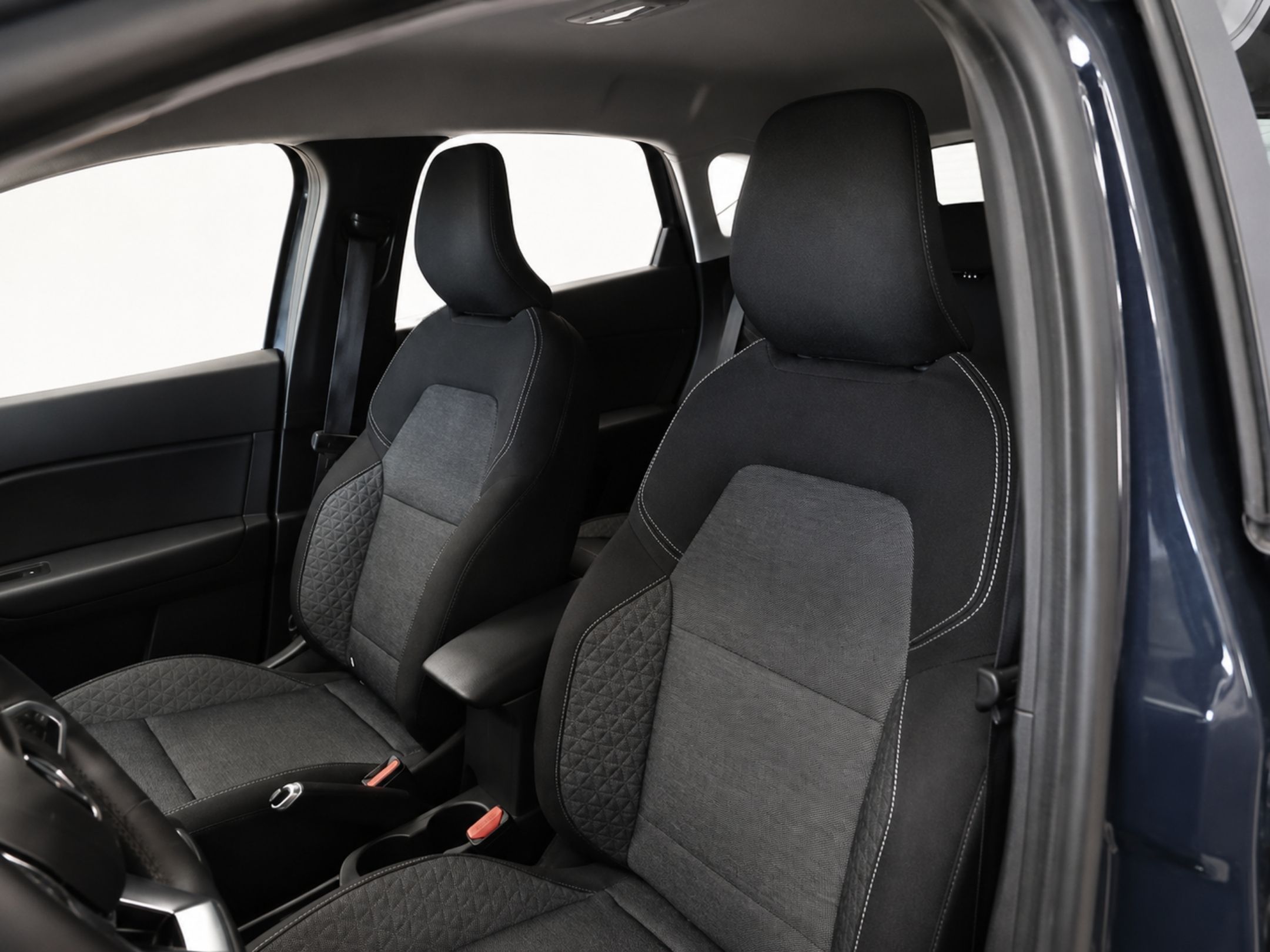 RENAULT CAPTUR SUV 1.6 E-TECH HEV 105KW EQUILIBRE AUTO - 915 - 6 - AutoCerra - Concessionaria | Officina a Lamezia Terme RENAULT CAPTUR SUV 1.6 E-TECH HEV 105KW EQUILIBRE AUTO – 915