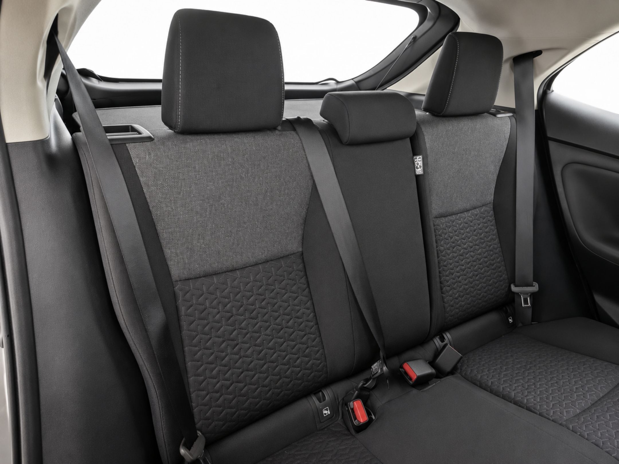 TOYOTA YARIS CROSS SUV 1.5H (116 CV) E-CVT BUSINESS - 905 - 7 - AutoCerra - Concessionaria | Officina a Lamezia Terme TOYOTA YARIS CROSS SUV 1.5H (116 CV) E-CVT BUSINESS – 905