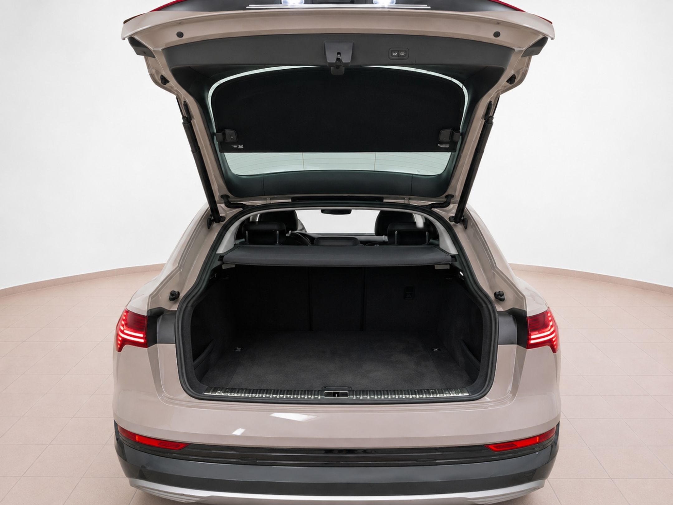 AUDI E-TRON SPORTBACK SUV 50 QUATTRO BUSINESS - 930 - 13 - AutoCerra - Concessionaria | Officina a Lamezia Terme AUDI E-TRON SPORTBACK SUV 50 QUATTRO BUSINESS – 930