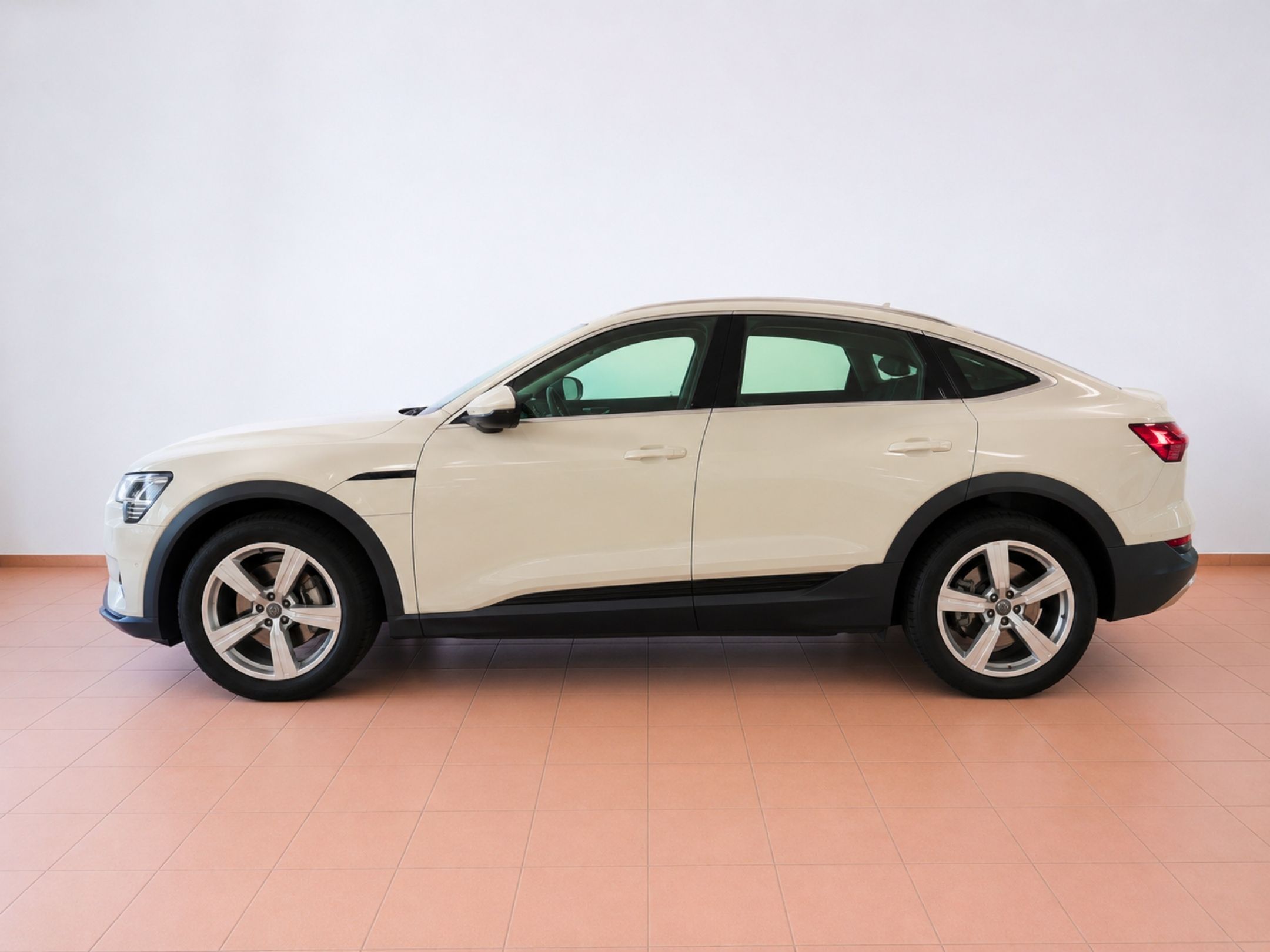 AUDI E-TRON SPORTBACK SUV 50 QUATTRO BUSINESS - 930 - 1 - AutoCerra - Concessionaria | Officina a Lamezia Terme AUDI E-TRON SPORTBACK SUV 50 QUATTRO BUSINESS – 930