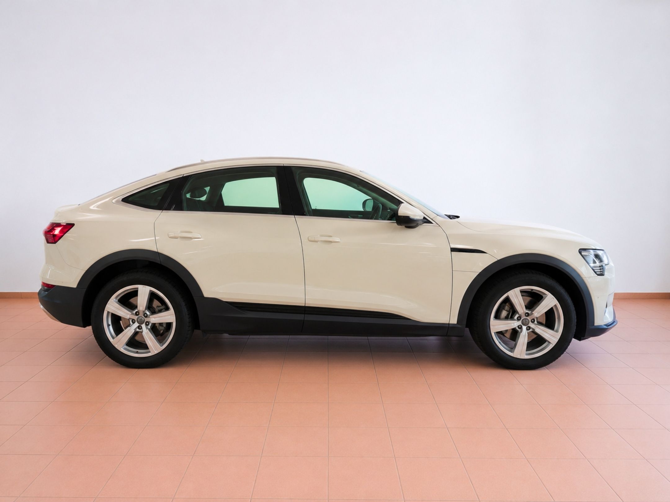 AUDI E-TRON SPORTBACK SUV 50 QUATTRO BUSINESS - 930 - 3 - AutoCerra - Concessionaria | Officina a Lamezia Terme AUDI E-TRON SPORTBACK SUV 50 QUATTRO BUSINESS – 930
