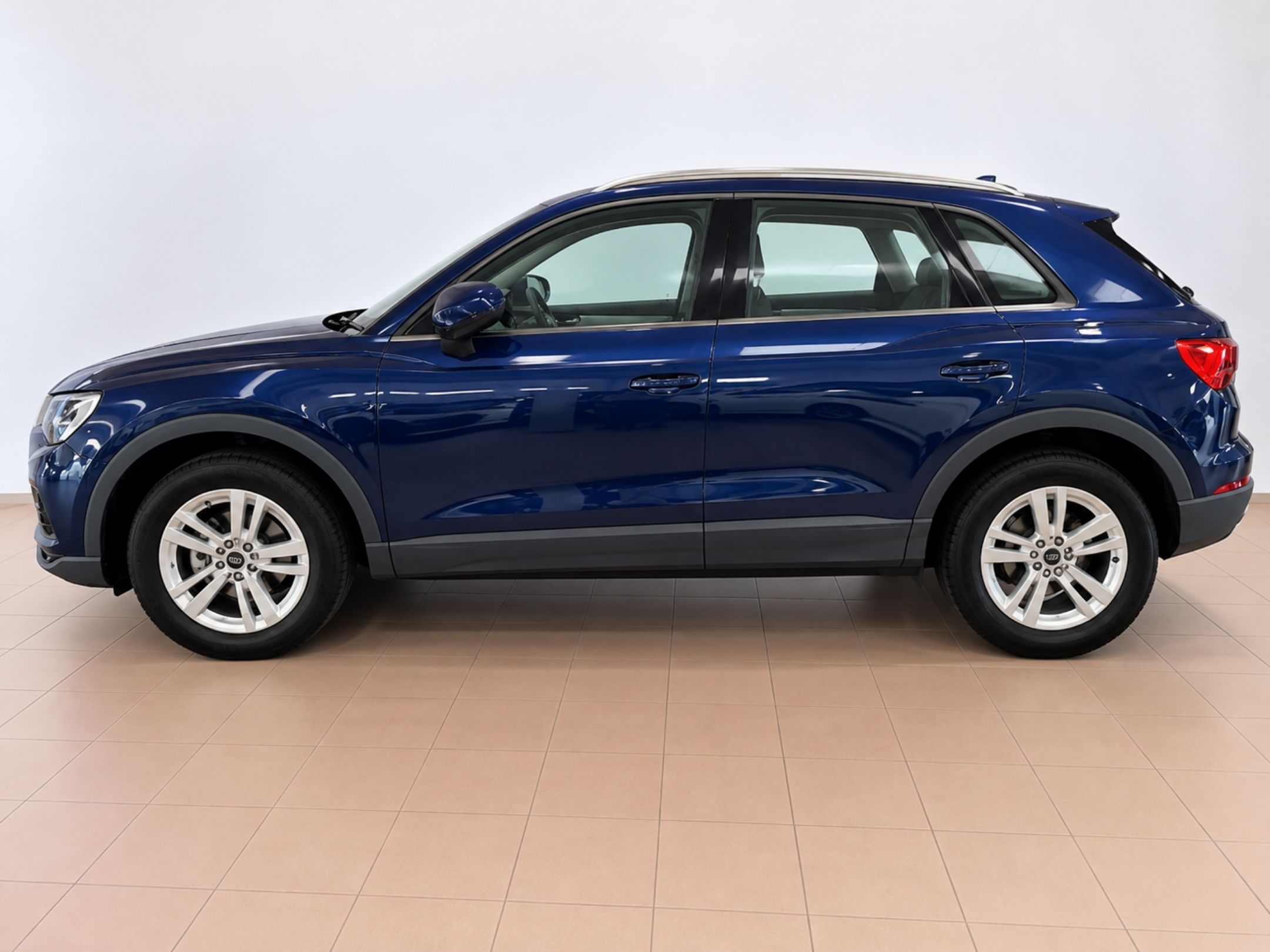 ---IN ARRIVO--- AUDI Q3 SUV 35 TDI S TRONIC BUSINESS - 947 - 1 - AutoCerra - Concessionaria | Officina a Lamezia Terme —IN ARRIVO— AUDI Q3 SUV 35 TDI S TRONIC BUSINESS – 947